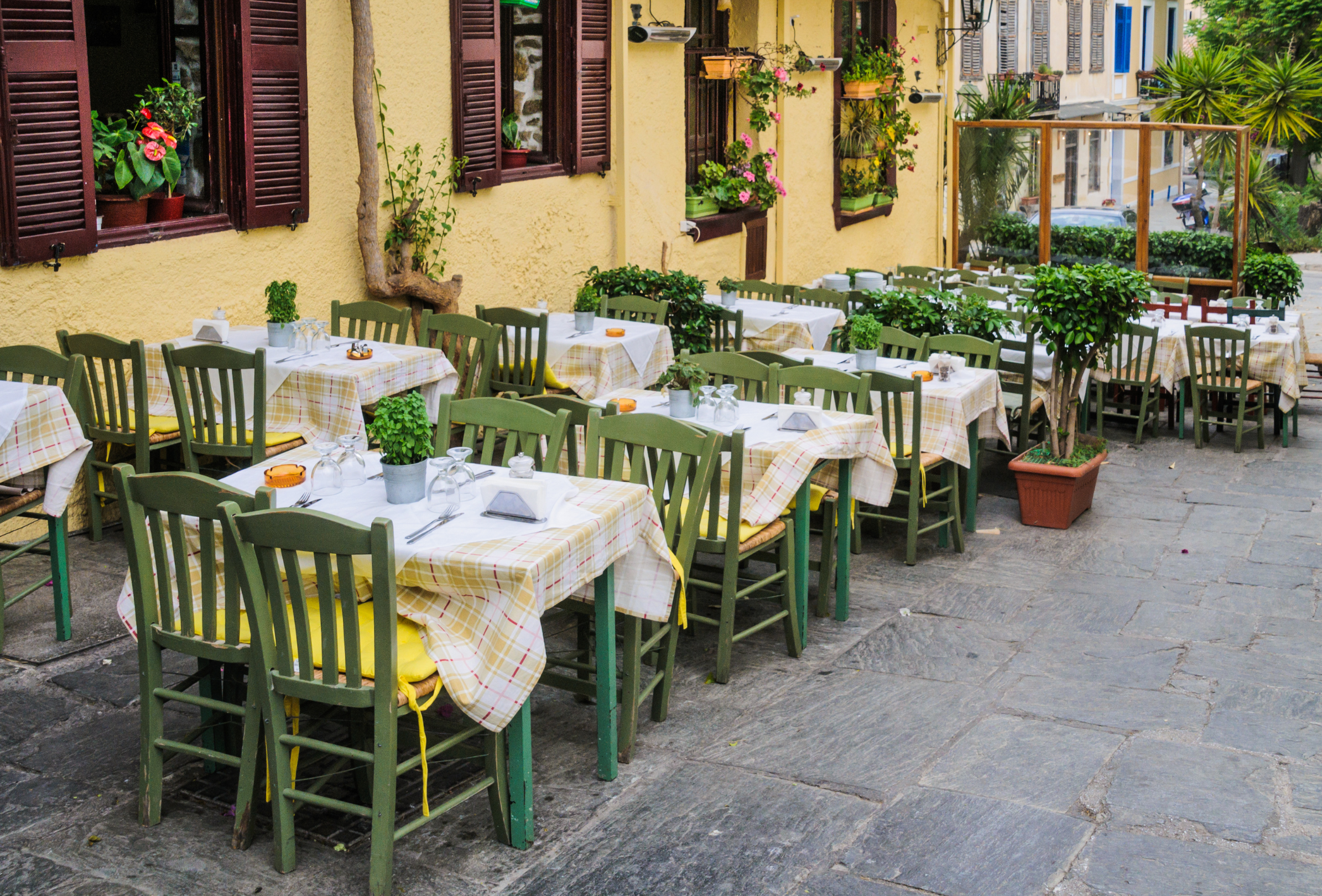 Entertaining Outdoors: Styling Tips for Australian Alfresco Dining